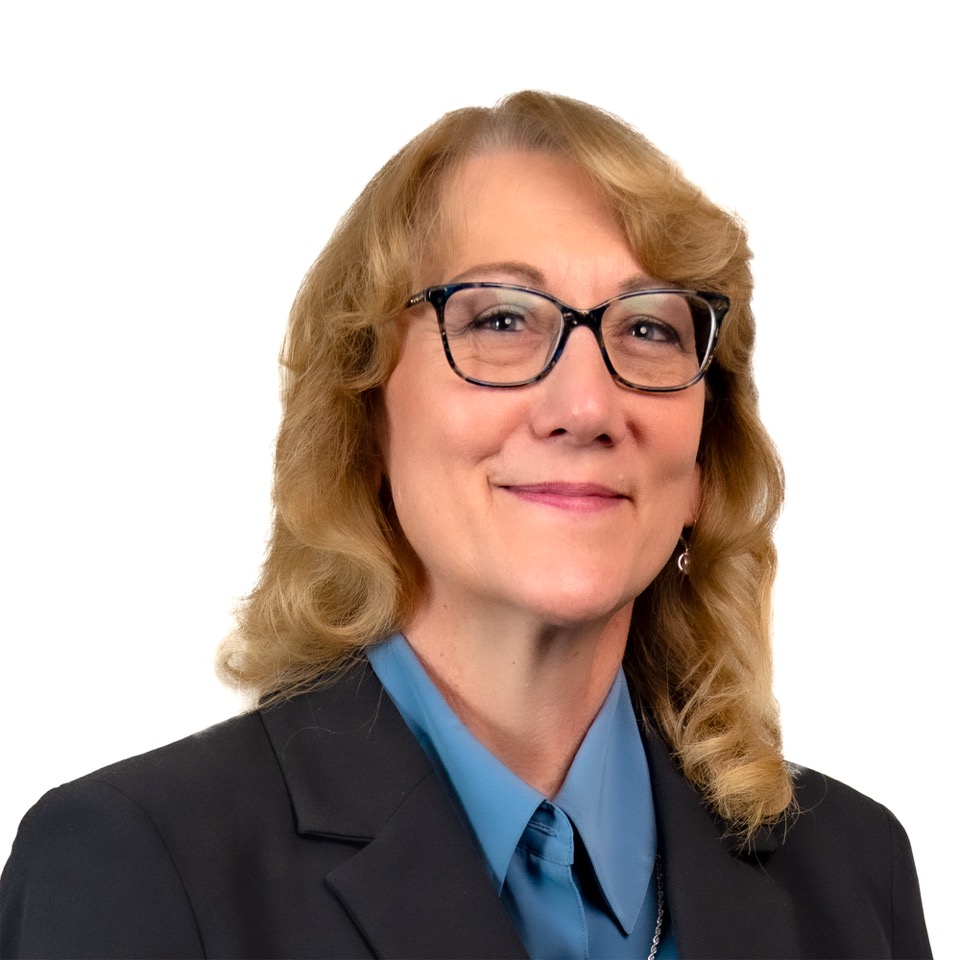 Lynn Headshot Sept 16 2025